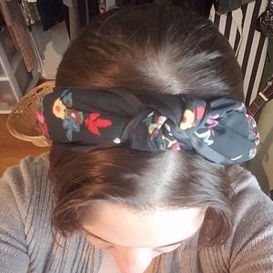Anthropologie knotted floral headband.